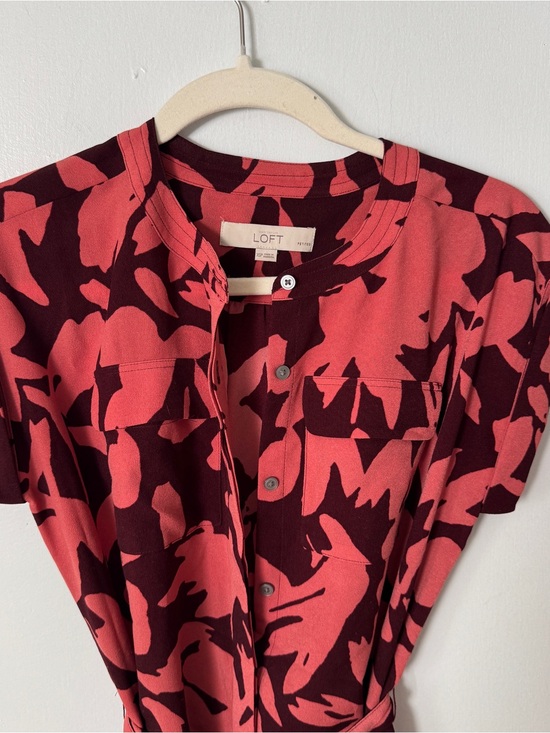 LOFT Dresses & Skirts - LOFT Tie-Waist Button-Up Dress in Burgundy and Coral Floral
